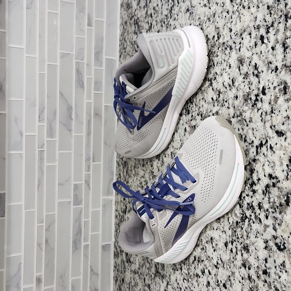 Brooks Shoes Womens Gray Brooks Adrenaline Gts 22 Running Shoes Sz